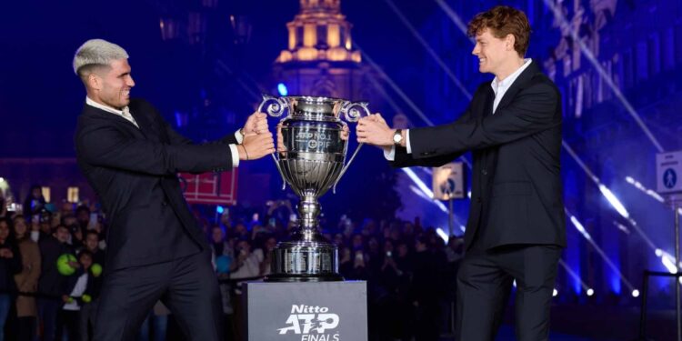 Alcaraz và Sinner giằng co trong cuộc đua số 1 thế giới