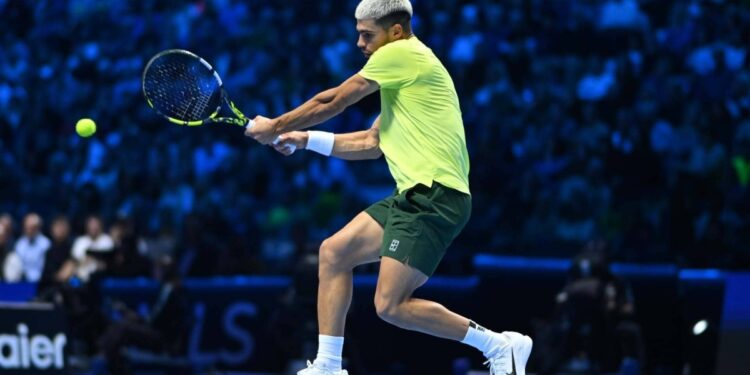 Alcaraz thắng ngược ở ATP Finals