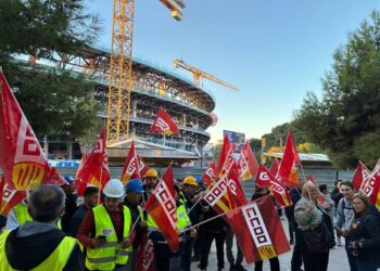 Công nhân xây sân Camp Nou của Barca đình công