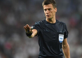 Lyon nổi giận vì VAR và trọng tài: Bóng đá Pháp lại rúng động vì tranh cãi