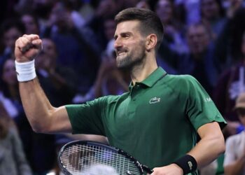 Djokovic giành chiến thắng trong nhà thứ 200, tiến vào bán kết Athens Open