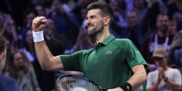Djokovic giành chiến thắng trong nhà thứ 200, tiến vào bán kết Athens Open