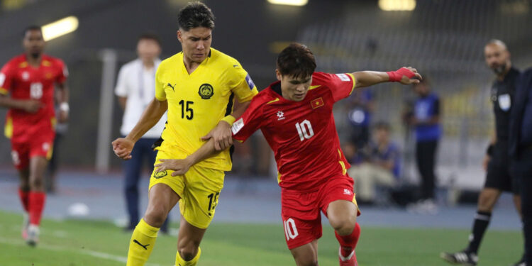 FIFA ‘check VAR’ Malaysia: Hoãn ra phán quyết, FAM bất an