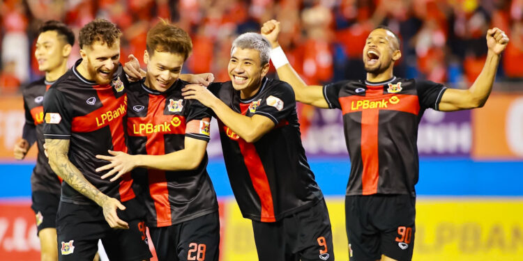 Hoàng Đức ghi bàn, Ninh Bình bị chia điểm bởi tuyệt phẩm