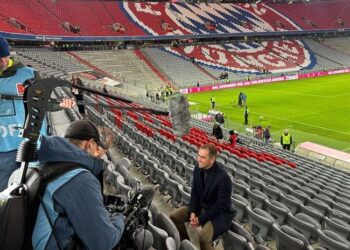 Đời chẳng kém vui khi rời xa ánh hào quang của bóng