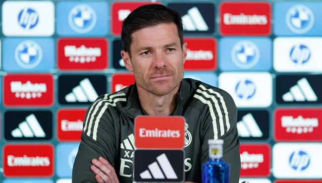 Xabi Alonso cập nhật khả năng ra sân của Alexander Arnold