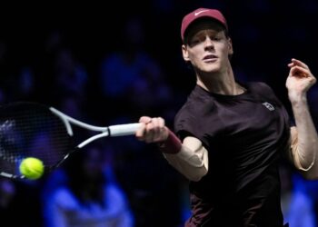 Sinner và Auger-Aliassime tranh cúp vô địch Paris Masters