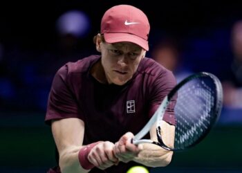 Sinner đối đầu đương kim vô địch Zverev tại bán kết Paris Masters