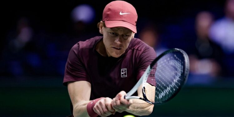 Sinner đối đầu đương kim vô địch Zverev tại bán kết Paris Masters