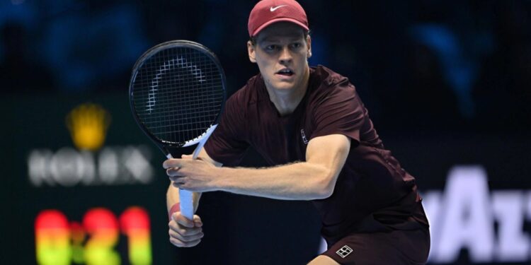 Sinner thắng trận mở màn ATP Finals, tiếp tục đua ngôi số một với Alcaraz