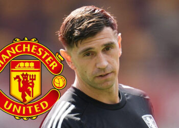 Thủ môn Emi Martinez bị giáng chức sau vụ sang MU đổ bể