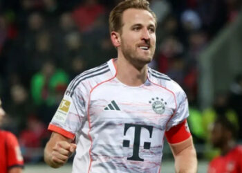 Harry Kane lập kỷ lục tại Bundesliga, nhận giải thưởng lớn