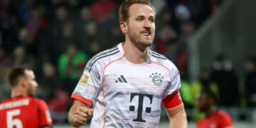 Harry Kane lập kỷ lục tại Bundesliga, nhận giải thưởng lớn