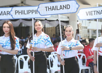 Ngắm vẻ đẹp của dàn mỹ nữ Thái Lan cầm biển các đoàn ở SEA Games